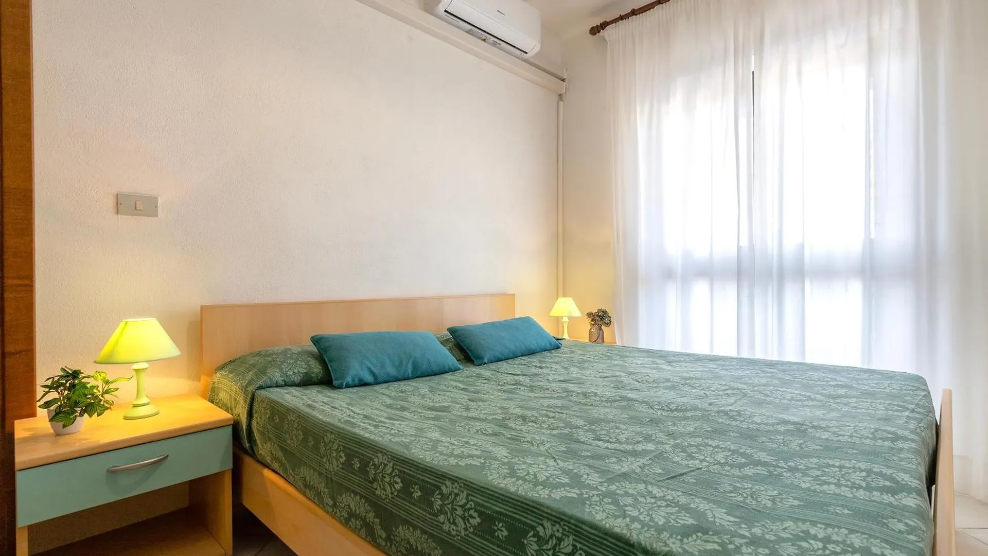 Vakantiehuis Appartamenti Spiaggia Longa Isola Rossa  Italië